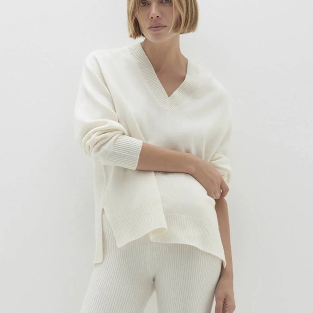 NakedCashmere Celeste Vneck cashmere sweater in Ecru size small